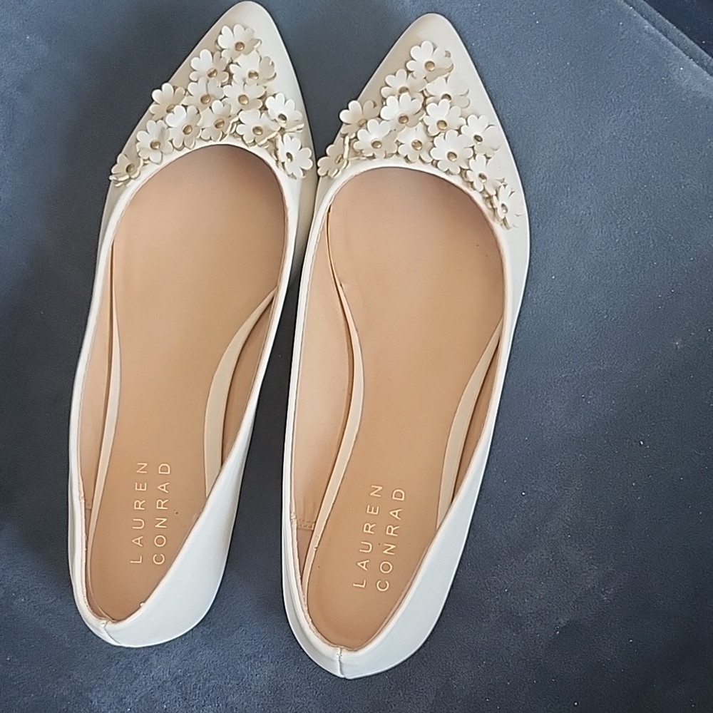 LC Lauren Conrad White Floral Women's Flats